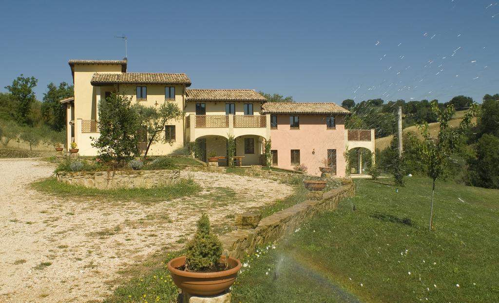 Borgo Le Capannelle Aparthotel Castel Ritaldi Екстериор снимка