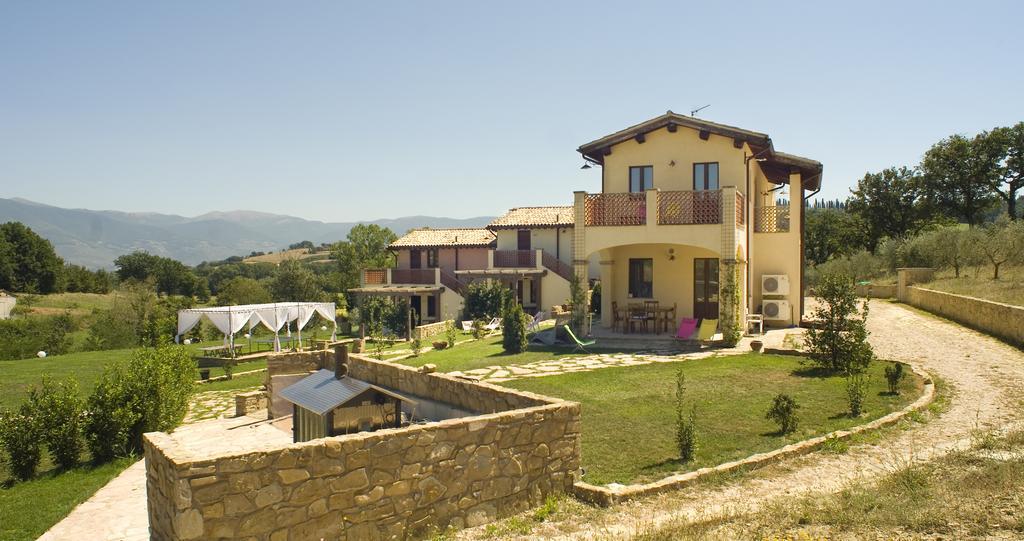 Borgo Le Capannelle Aparthotel Castel Ritaldi Екстериор снимка