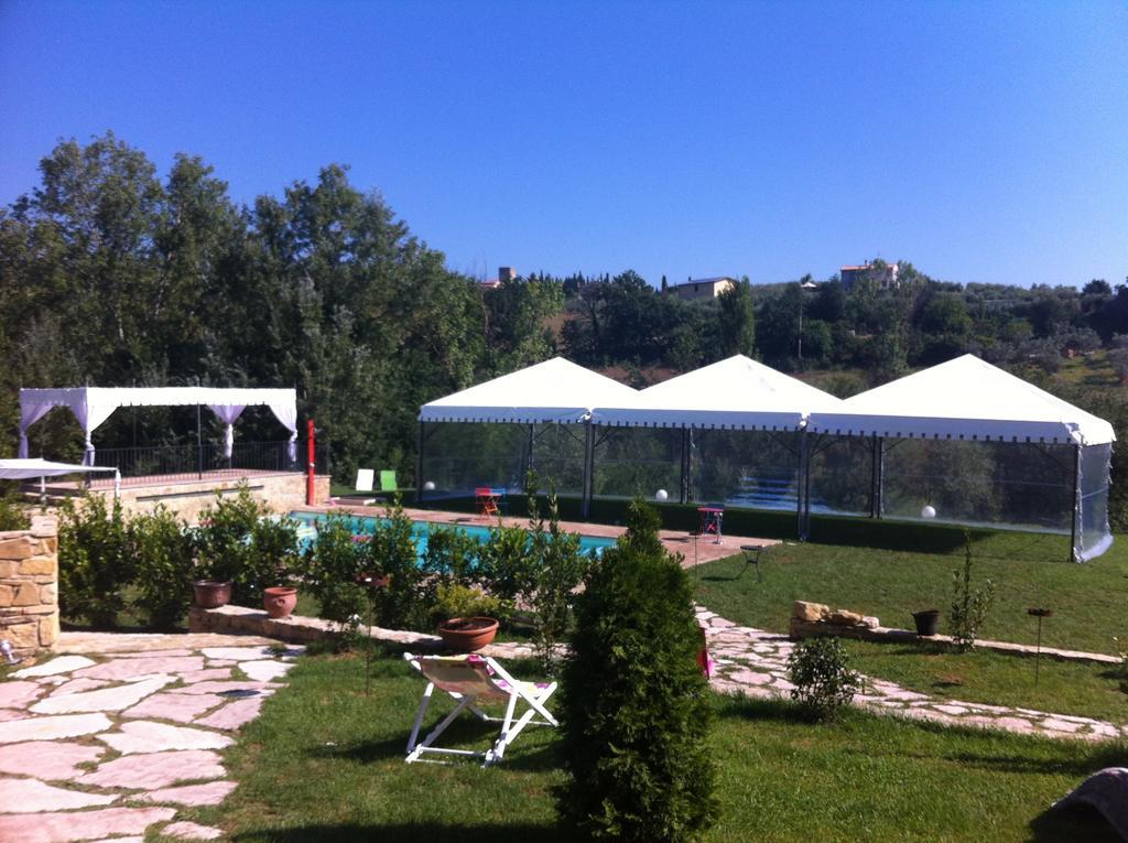 Borgo Le Capannelle Aparthotel Castel Ritaldi Екстериор снимка