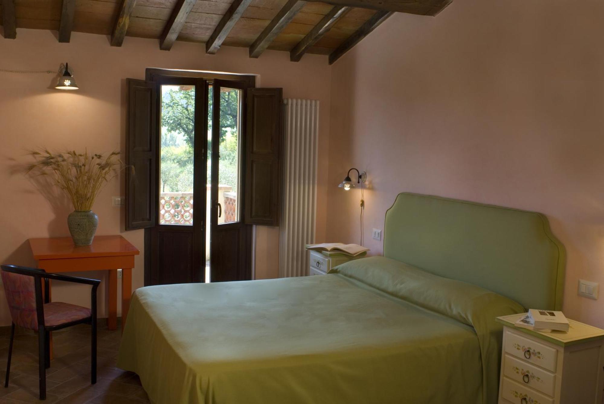 Borgo Le Capannelle Aparthotel Castel Ritaldi Стая снимка
