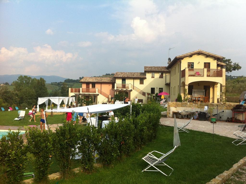 Borgo Le Capannelle Aparthotel Castel Ritaldi Екстериор снимка