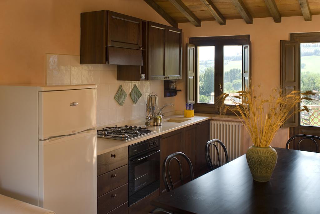 Borgo Le Capannelle Aparthotel Castel Ritaldi Стая снимка