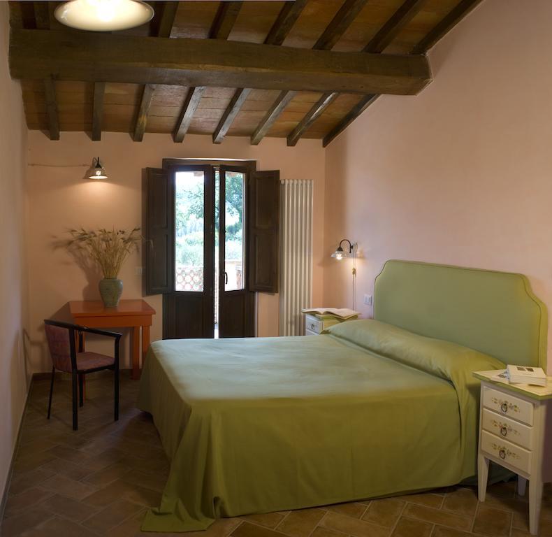 Borgo Le Capannelle Aparthotel Castel Ritaldi Стая снимка