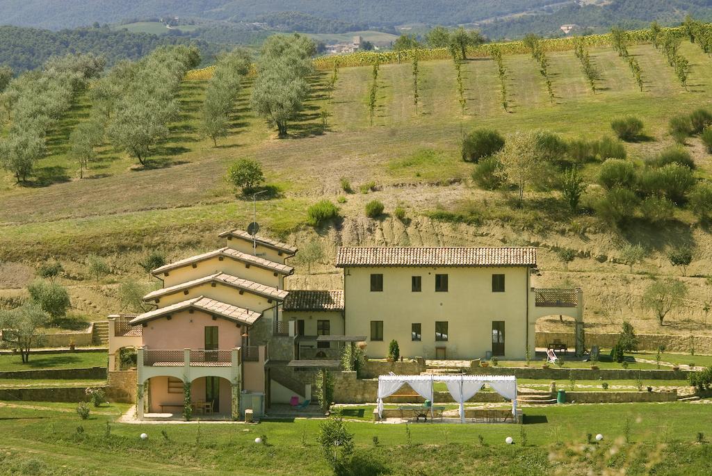 Borgo Le Capannelle Aparthotel Castel Ritaldi Екстериор снимка
