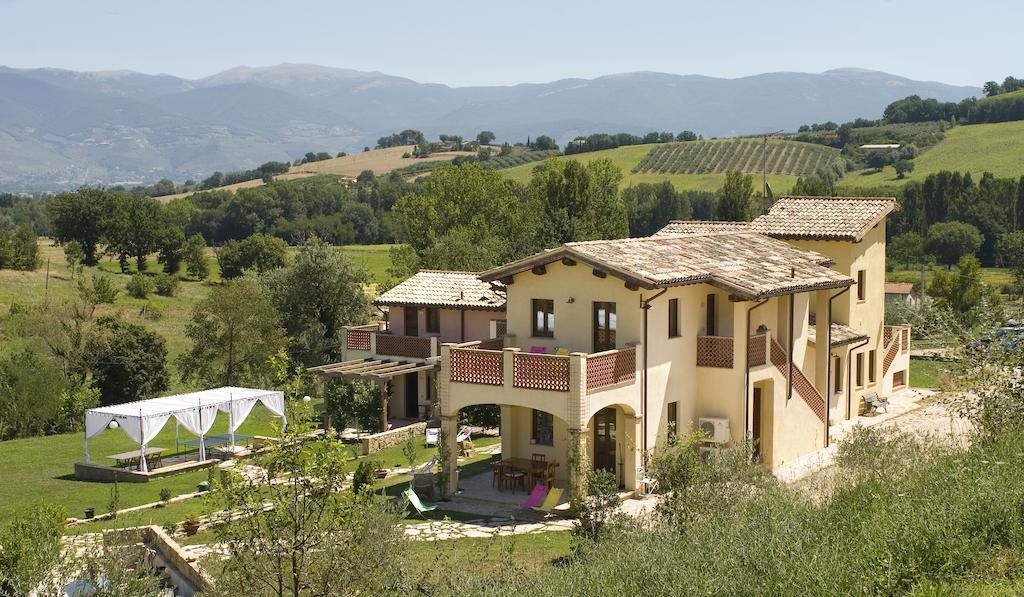 Borgo Le Capannelle Aparthotel Castel Ritaldi Екстериор снимка