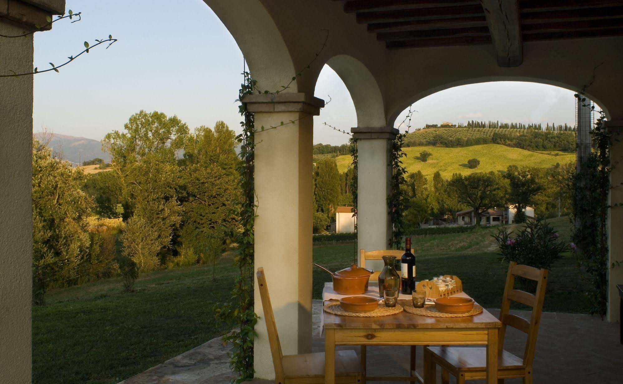 Borgo Le Capannelle Aparthotel Castel Ritaldi Екстериор снимка
