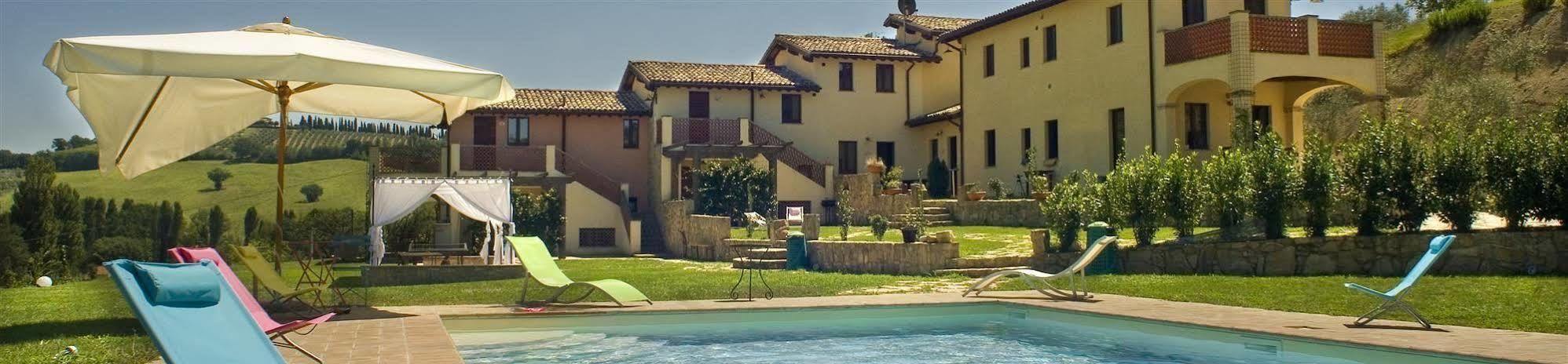 Borgo Le Capannelle Aparthotel Castel Ritaldi Екстериор снимка